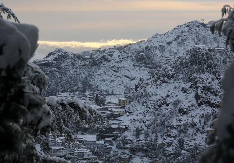 Snow on Mussoorie by paulhami