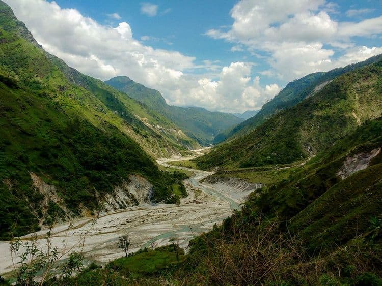 Valley in Munsiyari by blackfog