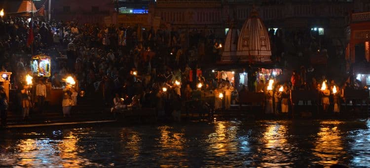 Evening aarti at Har-ki-pauri, Haridwar by Ekabhishek